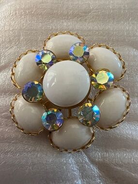 VTG~Milk Glass Cabochon & Aurora Borealis Crystal Flower Brooch